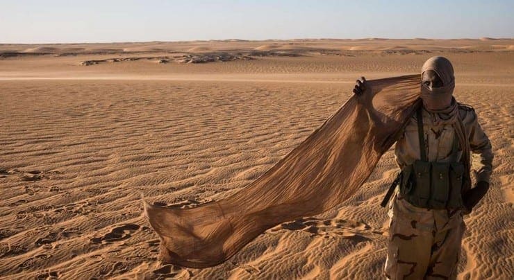 جندي من الجيش الموريتاني وسط الصحراء - وكالات