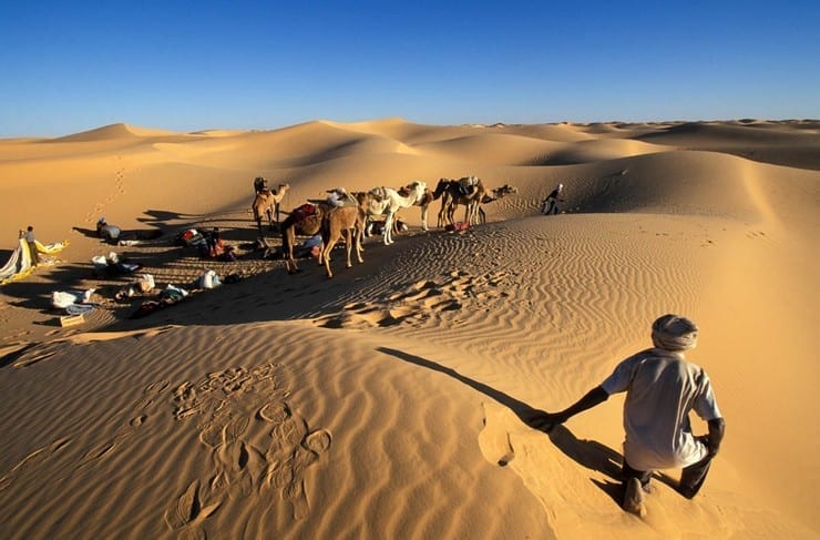 سياح غربيين وسط الصحراء الموريتانية - وكالات