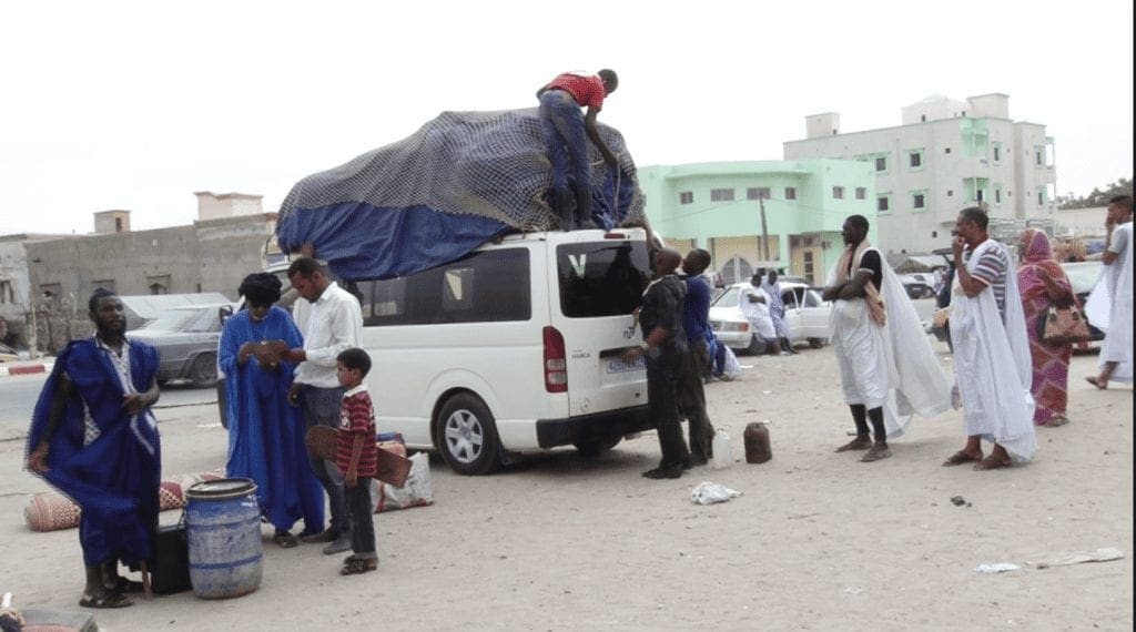 باص للنقل الحضري يستعد لرحلة داخل موريتانيا