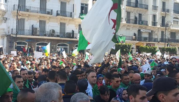 خروج المتظاهرين في الجزائر العاصمة ( فيسبوك)