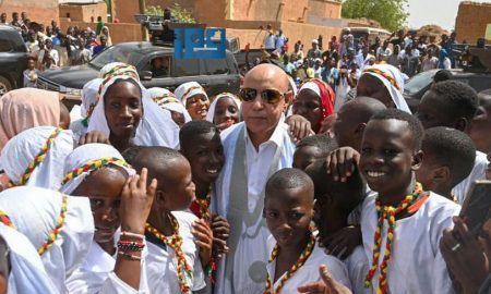 الرئيس الموريتاني محمد ولد الشيخ الغزواني رفقة أطفال جول (و م أ)