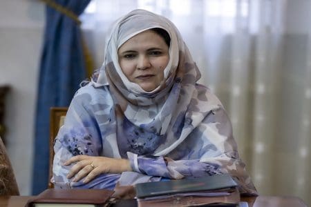 الحكومة تحظر رمي الأوراق النقدية في المناسبات الاجتماعية