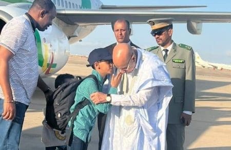صورة الرئيس والطفل.. هكذا تفاعل ناشطون موريتانيون معها