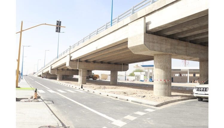 وقفت عليه شاحنات “محملة بالأثقال”.. جسر باماكو يخضع لاختبار فني