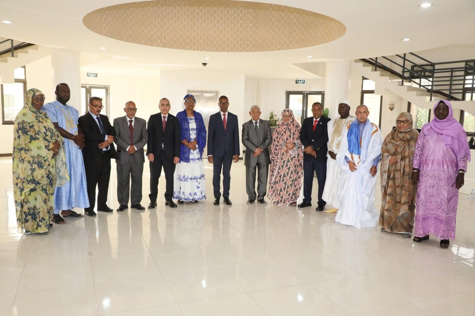 الوزير الأول رفقة أعضاء المرصد الوطني لمراقبة الانتخابات