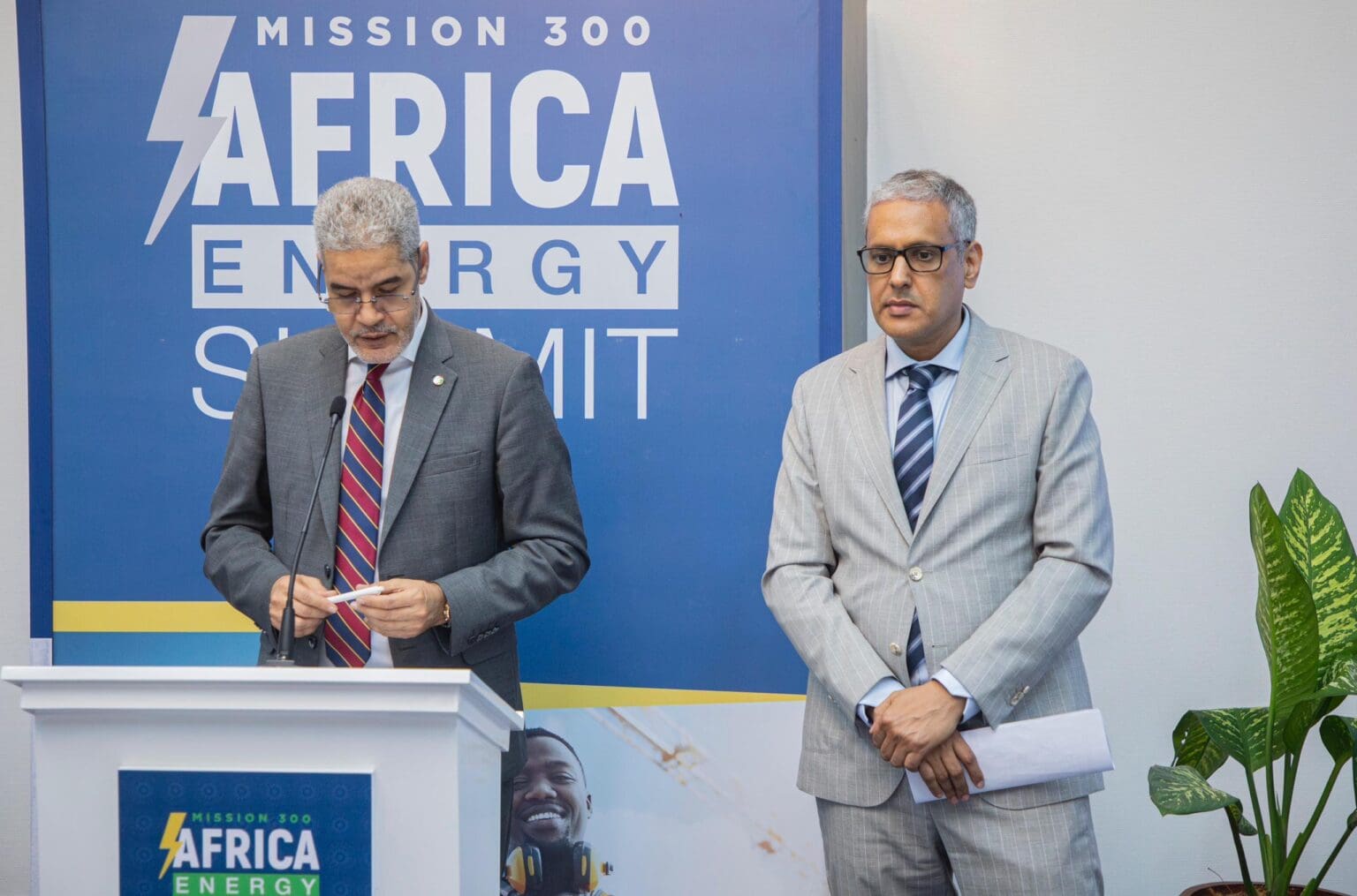 موريتانيا تقدم خطة لزيادة النفاذ إلى الخدمات الكهربائية بـ 2.4 مليار