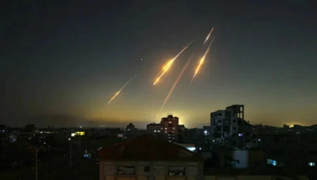 إيران.. إطلاق دفعة جديدة من الصواريخ باتجاه إسرائيل