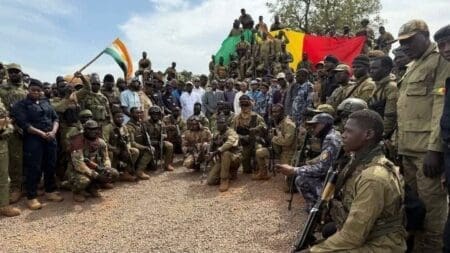 النيجر ترسل 82 صهريج وقود إلى باماكو لكسر الحصار