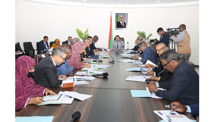 الوزير الأول يجتمع باللجنة المكلفة بمشاريع نواكشوط الكبرى