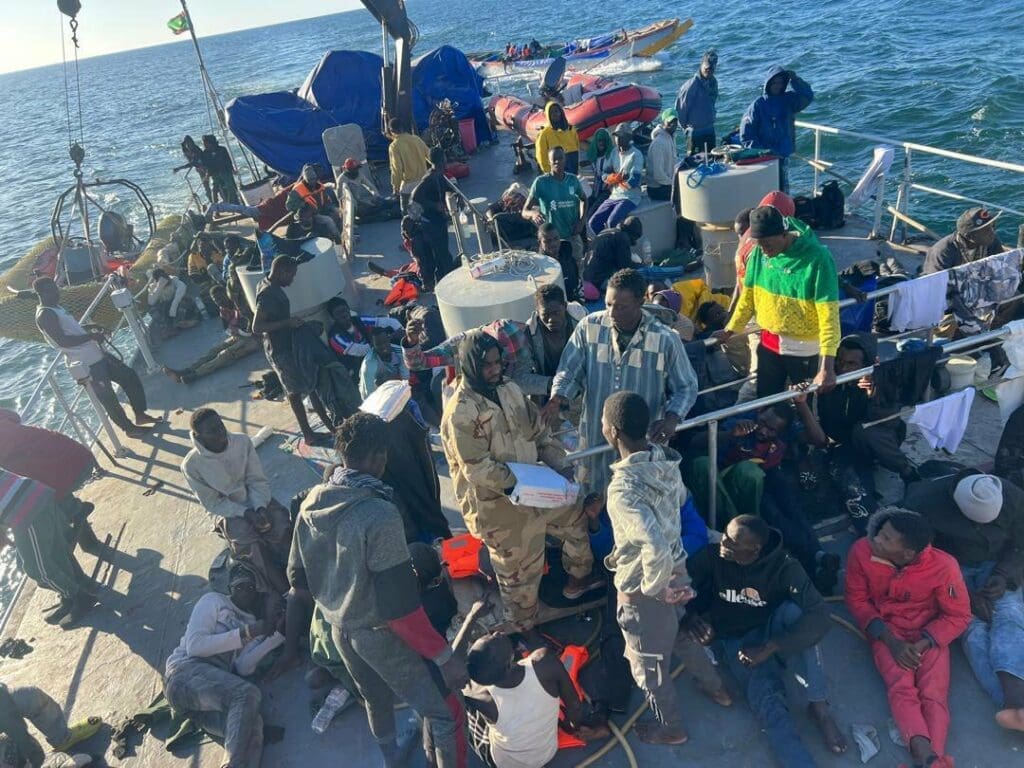 خفر السواحل الموريتاني ينقذ 158 مهاجرًا غير نظامي