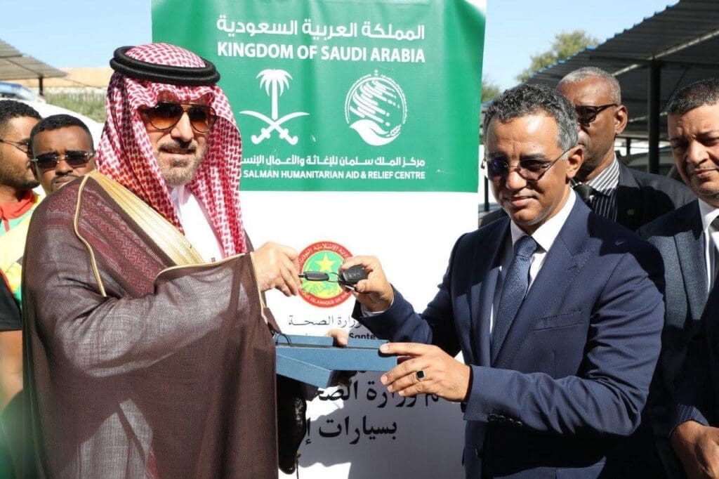 موريتانيا تتسلم 6 سيارات إسعاف متطورة هدية من السعودية
