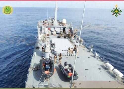 الجيش يعلن العثور على طاقم زورق عسكري مفقود دون إصابات