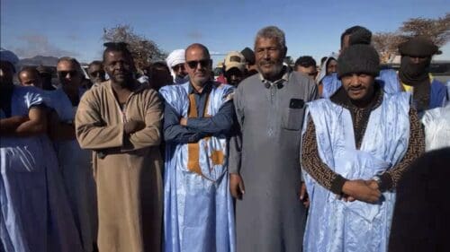 منقبو ازويرات يحتجون رفضًا لقرار إبعادهم عن الشريط الحدودي