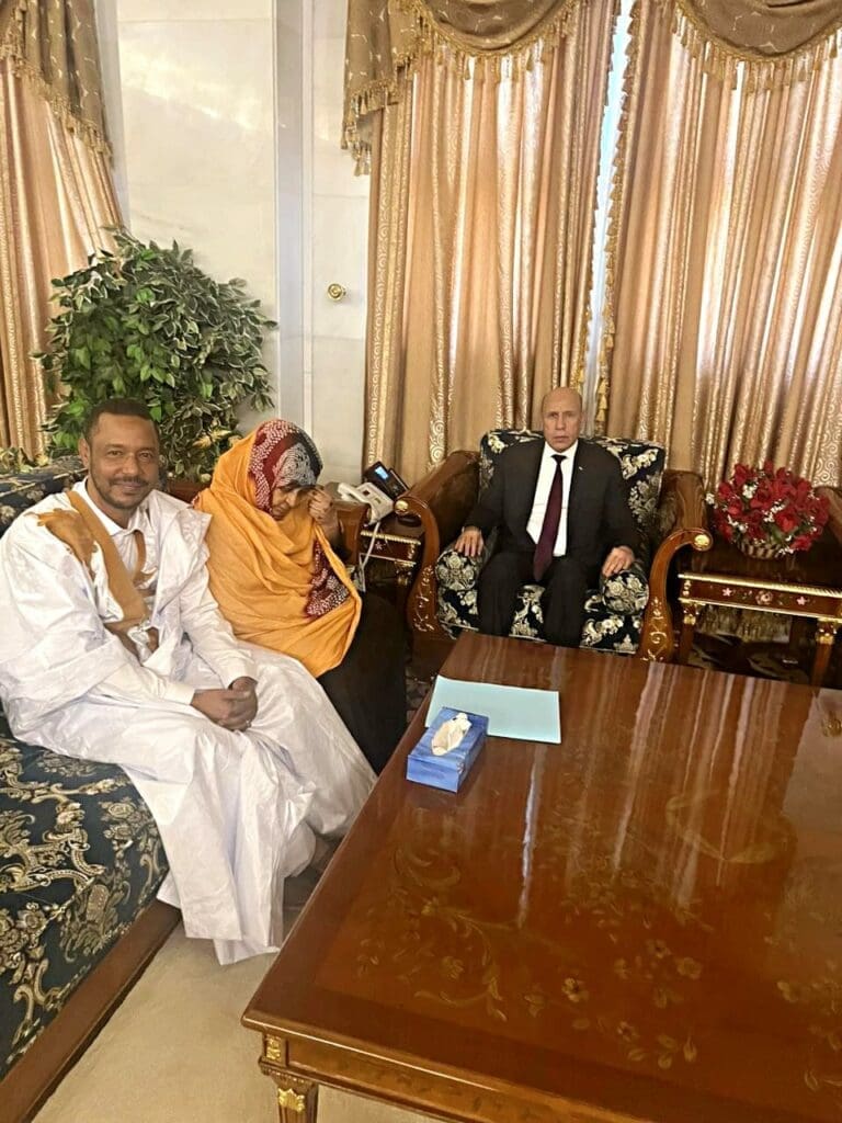 رئيس موريتانيا يطمئن أسرة الصحفي إسحاق بشأن متابعة ملف القضية