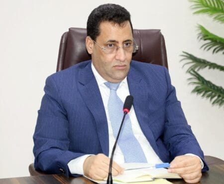 الوزير الأول يدعو إلى مواجهة محاولات الاحتكار والمضاربة والتهريب