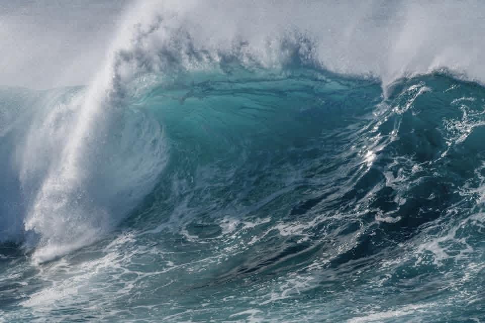 الأرصاد الجوية تتحدث عن اضطراب شديد للبحر على السواحل وتدعو للحذر