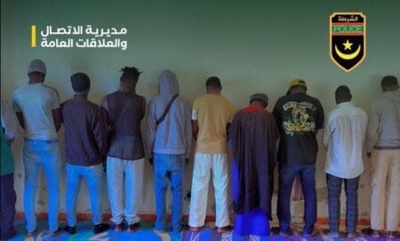 نواذيبو.. الشرطة تفكك شبكتين لتهريب المهاجرين وتوقف 12 أجنبيا