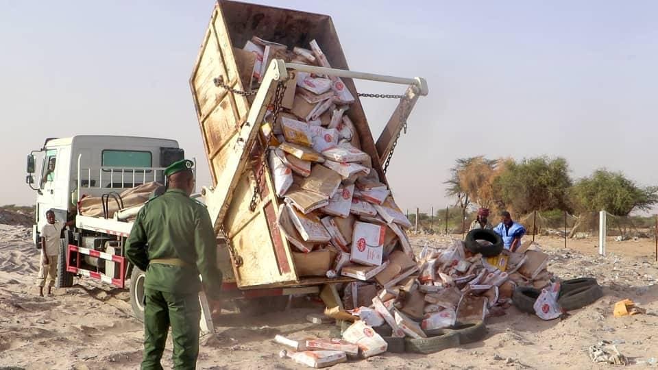 الجمارك تتلف أطنان من الدجاج المعلب وجدت عند معبر روصو