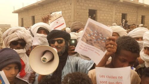 محتجون في تينزواتن يتهمون الجيش المالي باستخدام ذخائر عنقودية