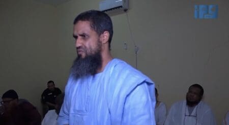 صافح بن لادن وطاردته أمريكا.. من هو “أبو يونس الموريتاني” قارئ بيان “توبة” السلفيين؟
