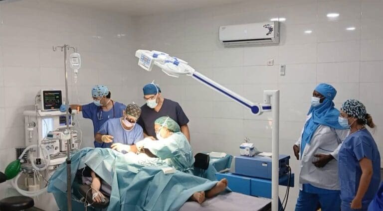 بعثة طبية إسبانية تجري عمليات جراحية ترميمية مجانية في نواذيبو